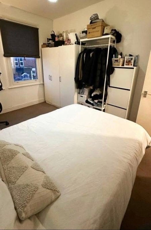 Room Topsham Road in Greater London