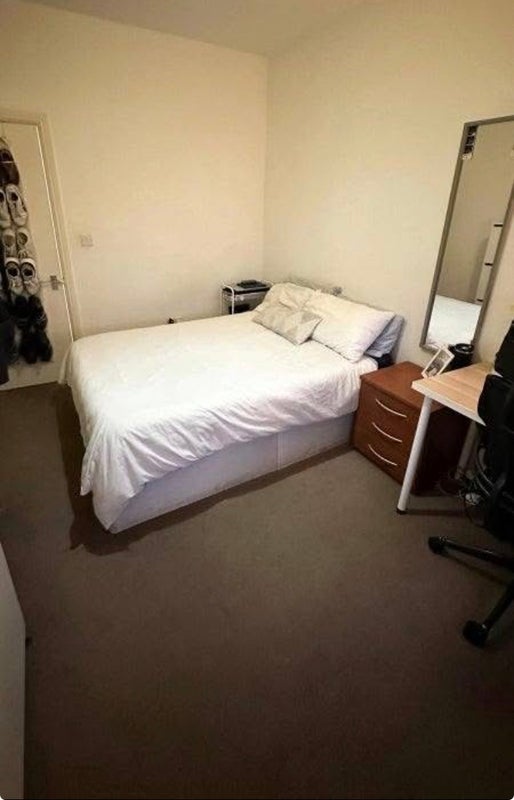 Room Topsham Road in Greater London