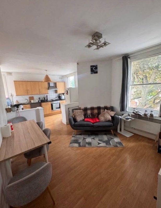Room Topsham Road in Greater London