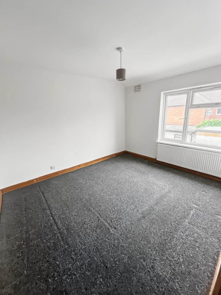 Flat Furnival Avenue in Slough