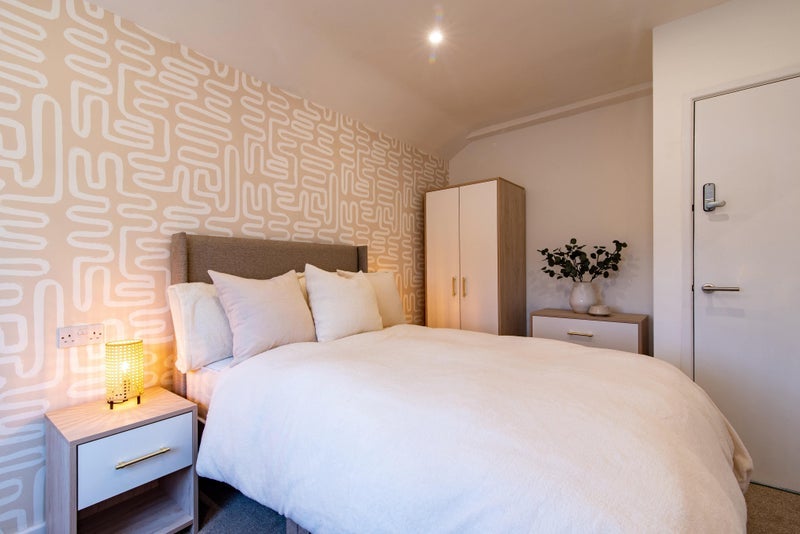 Room Audenshaw Road in Tameside