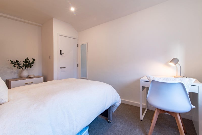 Room Audenshaw Road in Tameside