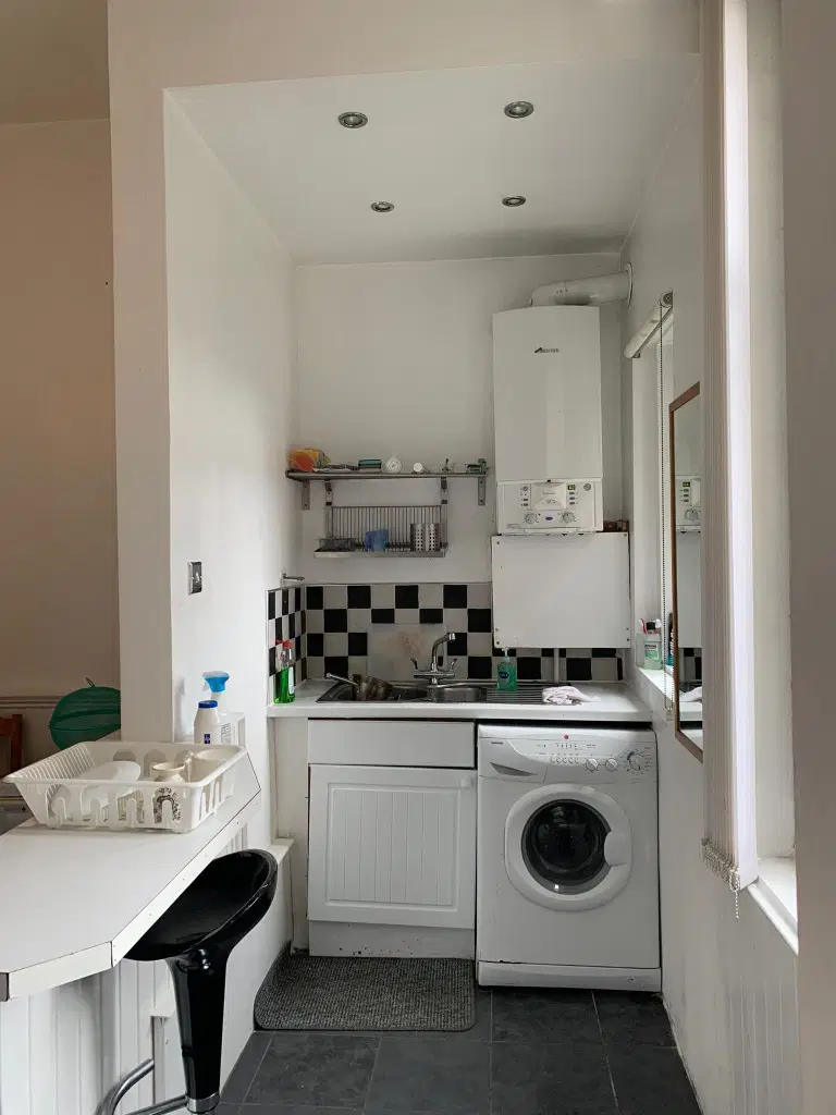Flat Lochend Road in City of Edinburgh
