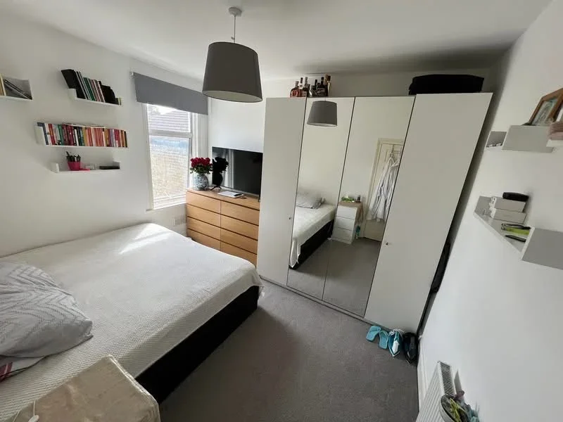 Room First Avenue in Greater London
