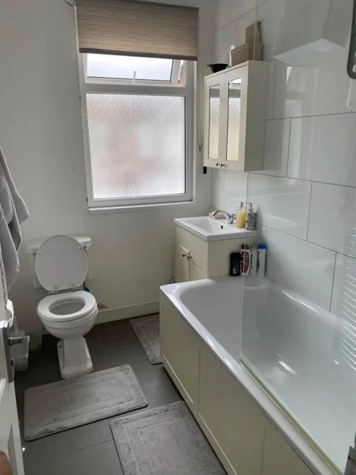 Room First Avenue in Greater London