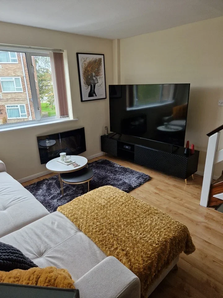 Flat Travellers Way in Greater London