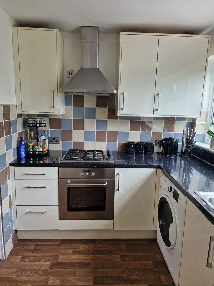 Flat Travellers Way in Greater London