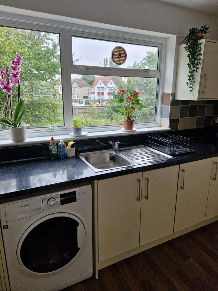 Flat Travellers Way in Greater London