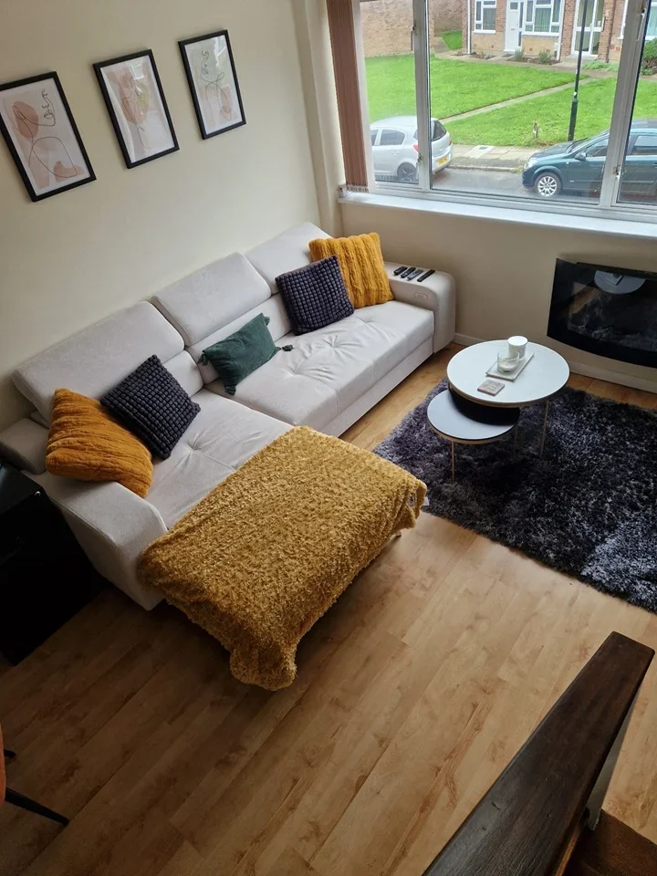 Flat Travellers Way in Greater London