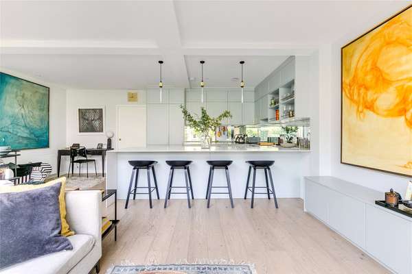 Flat Kenyon Street in Greater London