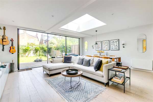Flat Kenyon Street in Greater London