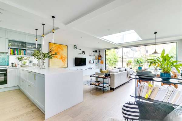 Flat Kenyon Street in Greater London