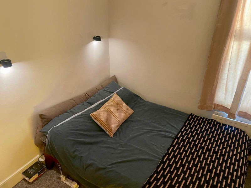 Room Eswyn Road in Greater London