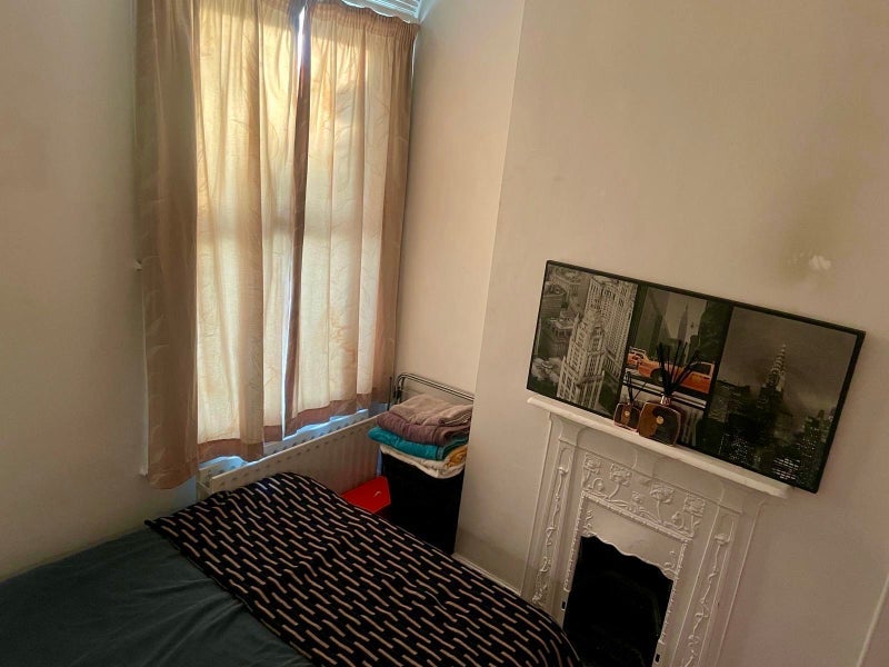 Room Eswyn Road in Greater London