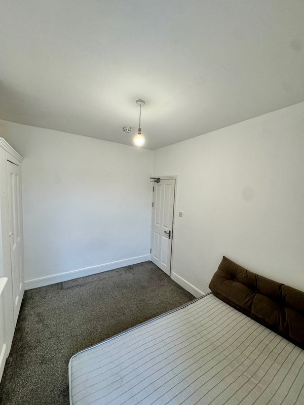 Room Eswyn Road in Greater London