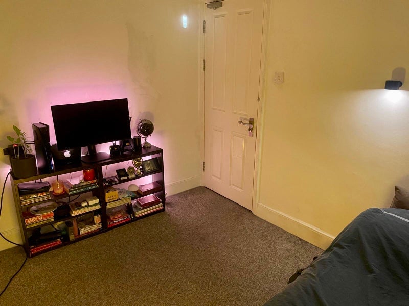 Room Eswyn Road in Greater London