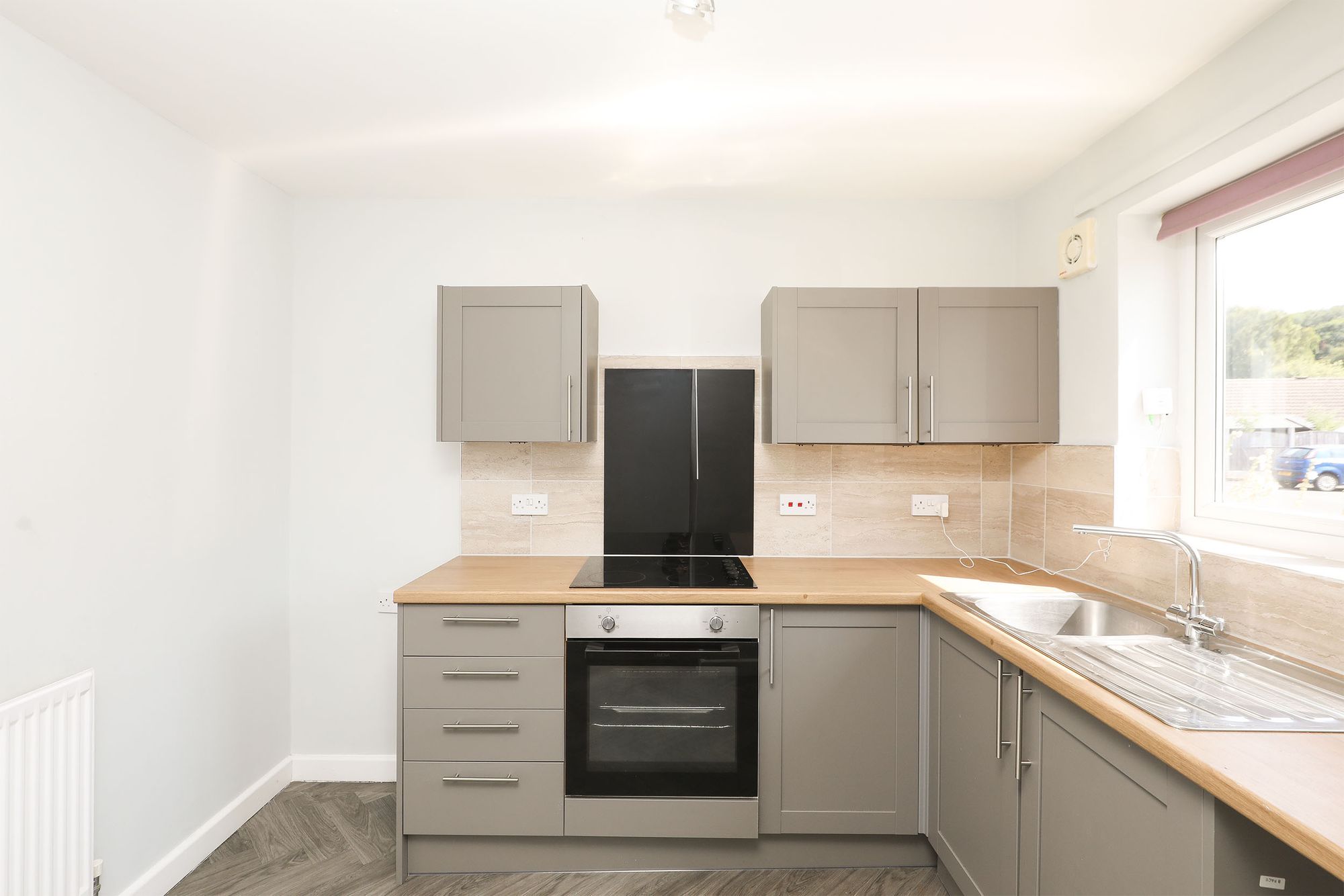 House Broadoaks Close in Chesterfield