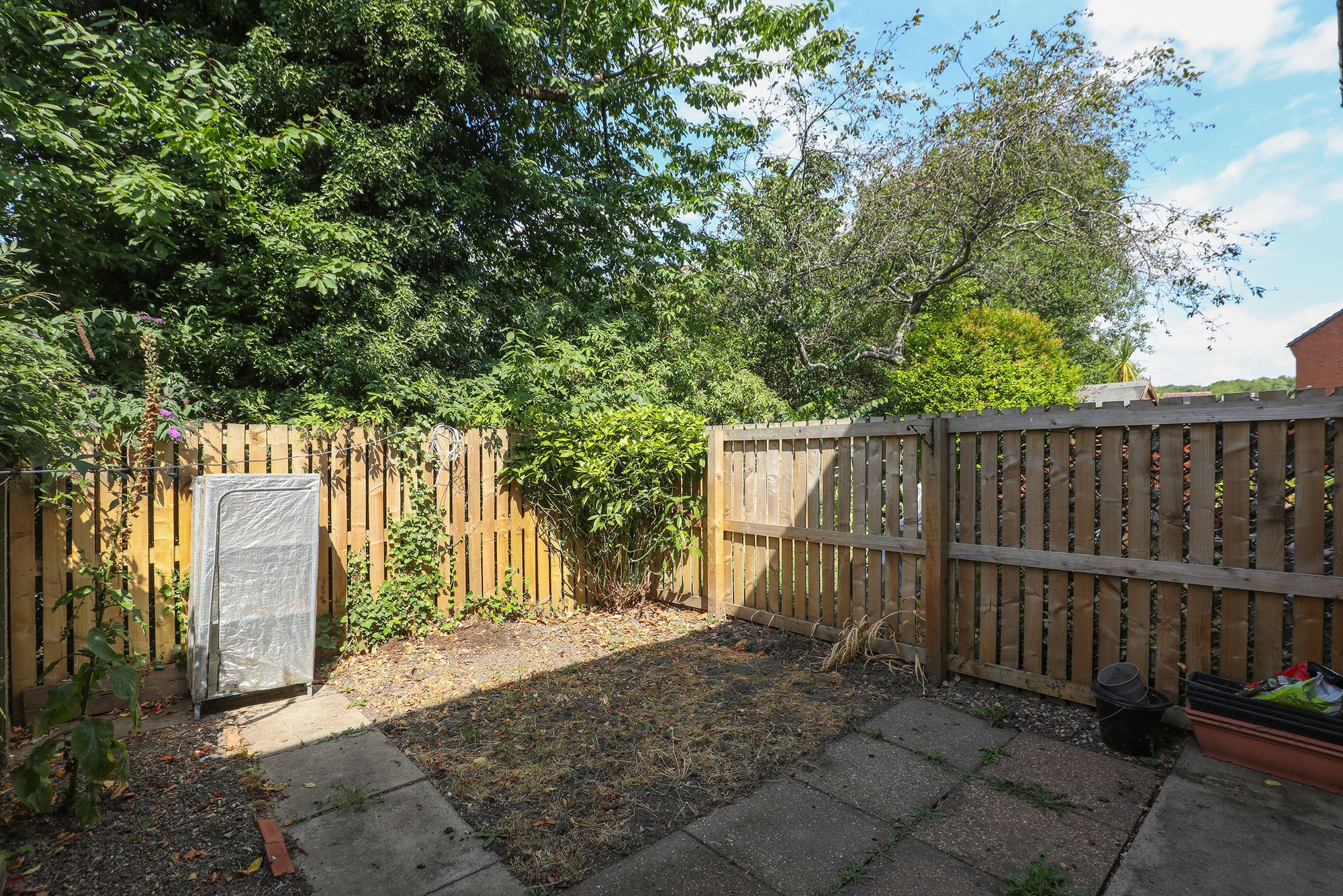 House Broadoaks Close in Chesterfield