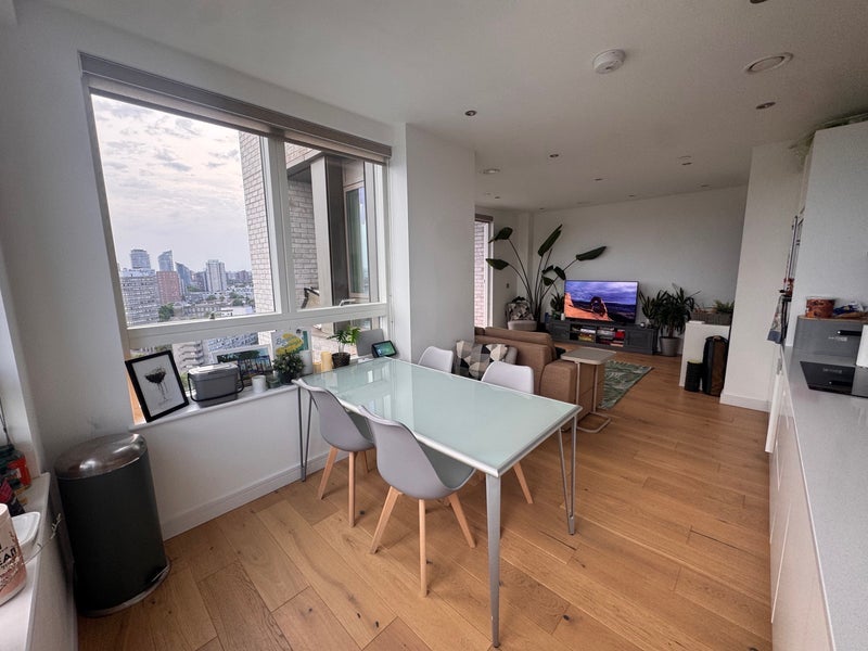Room Grant Road in Greater London