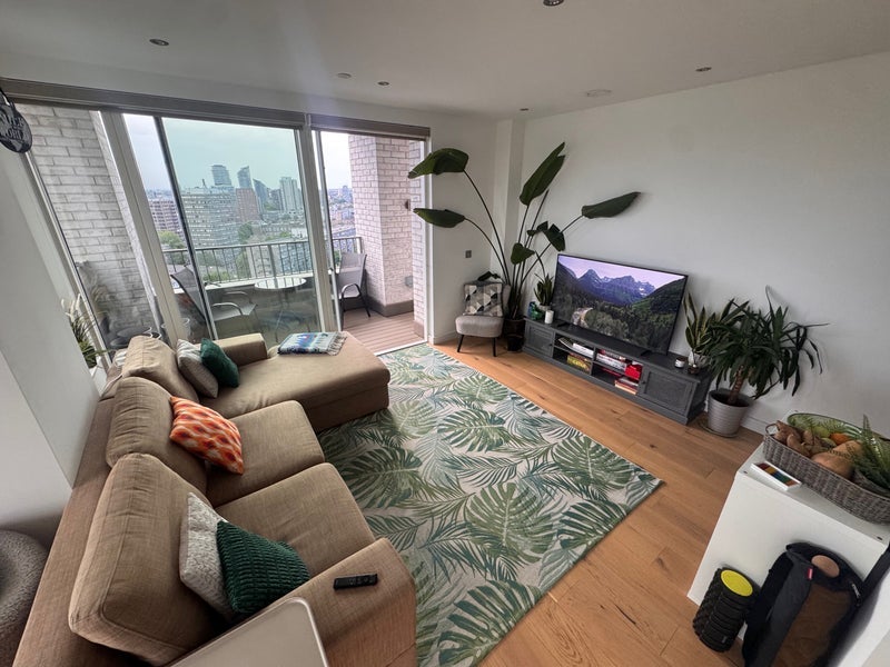 Room Grant Road in Greater London