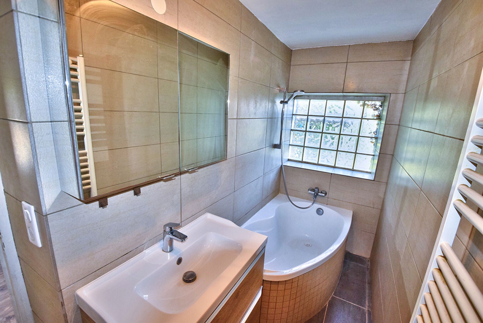House Route de Chazay in Lozanne