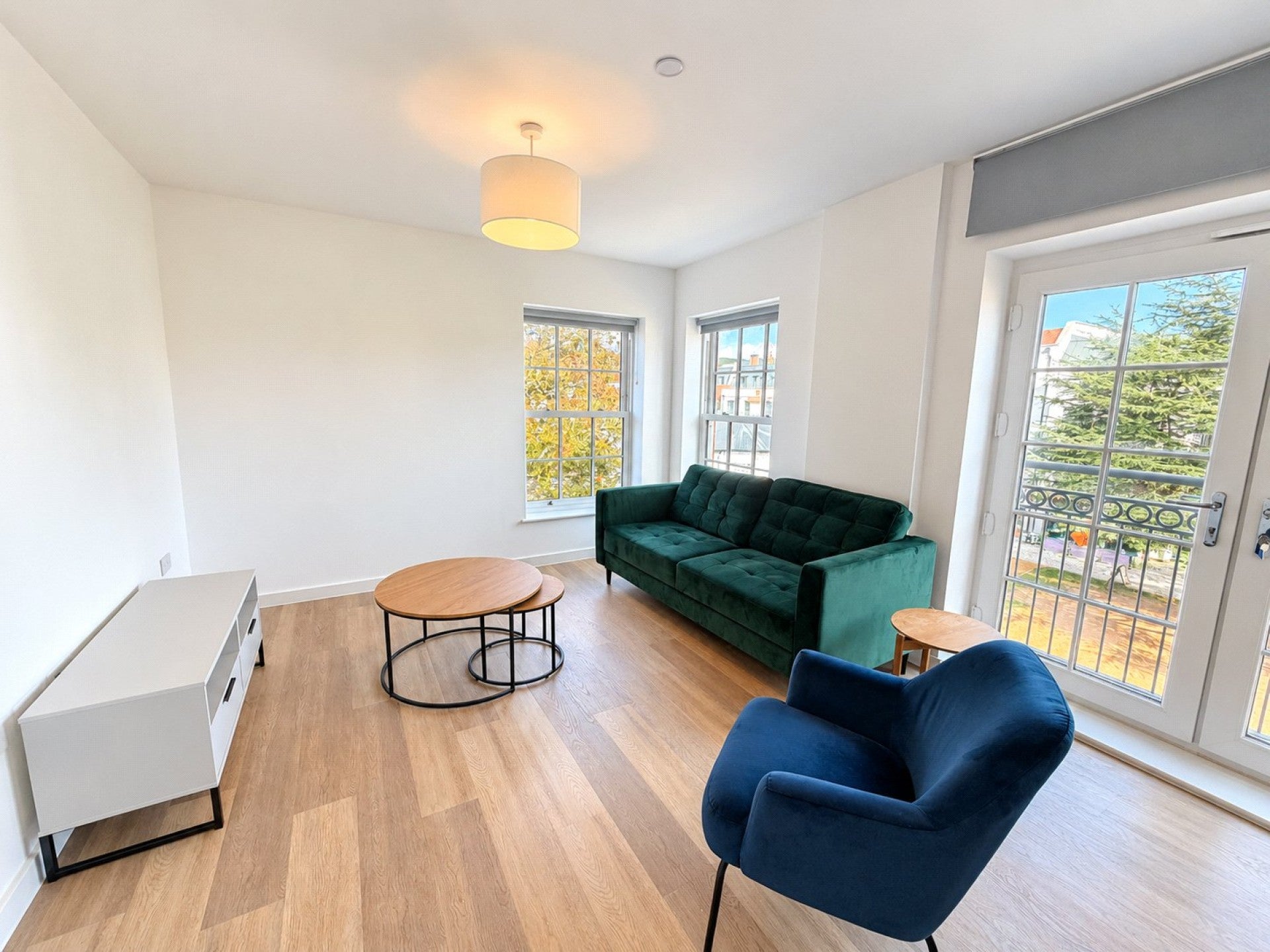 Flat Brightwells Yard in Waverley