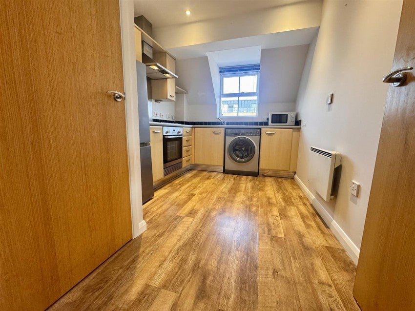 Flat Hallfield Road in York