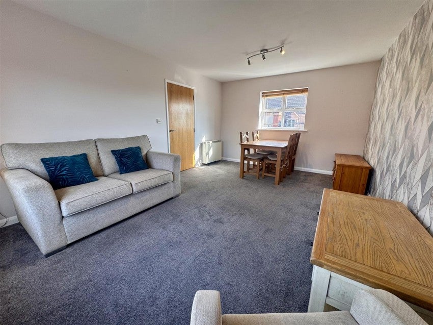 Flat Hallfield Road in York