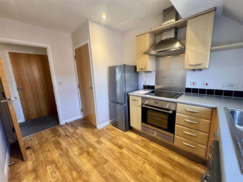 Flat Hallfield Road in York