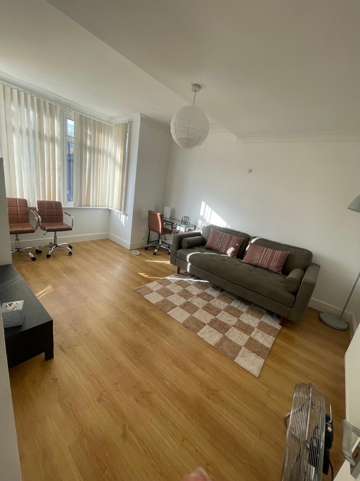Flat Haslemere Road in Greater London