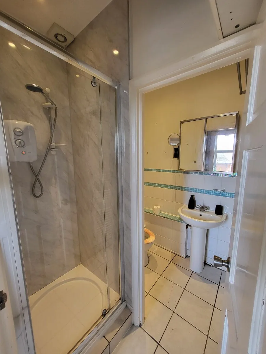 Flat Cherington Road in Greater London