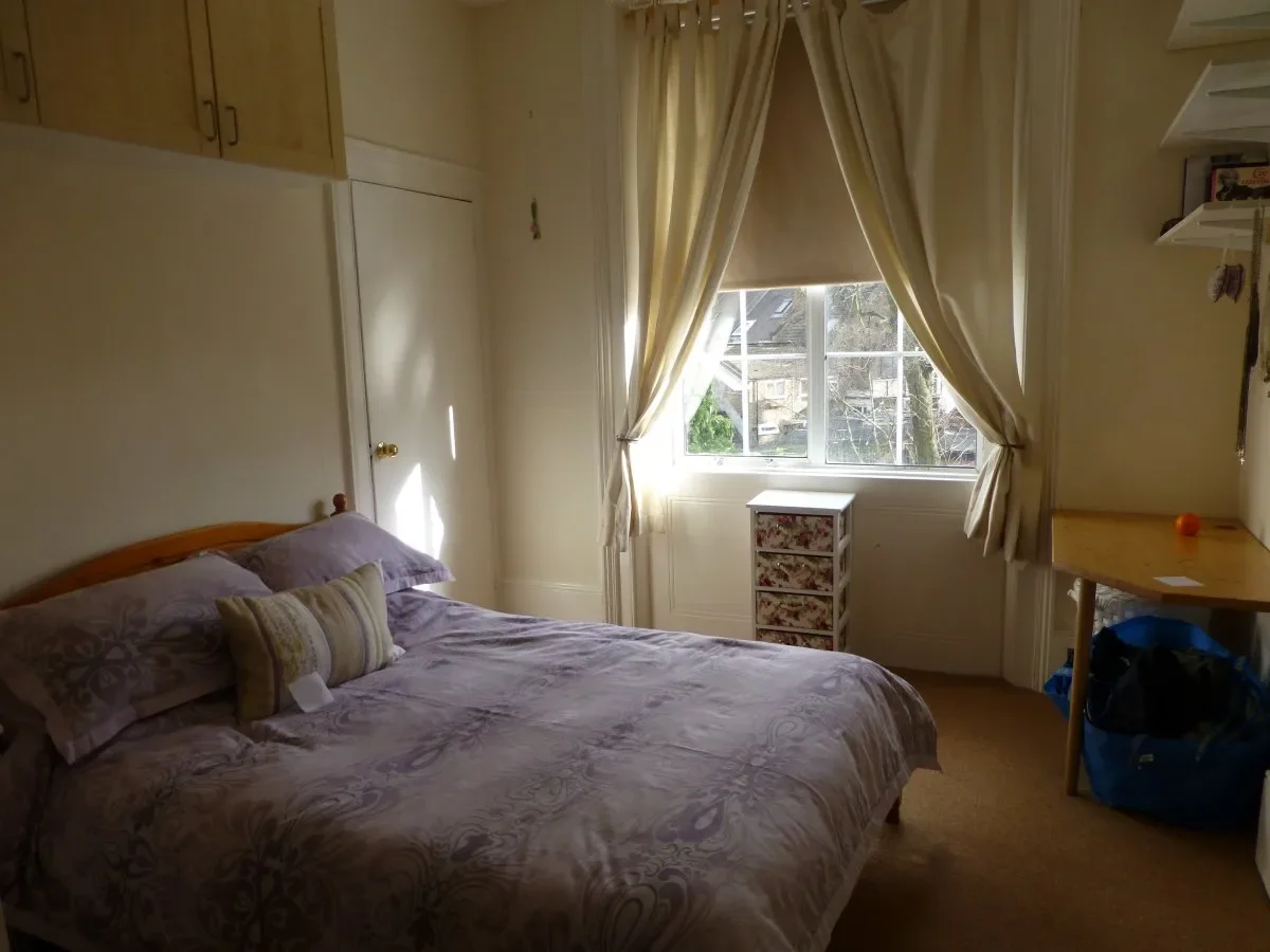 Flat Cherington Road in Greater London