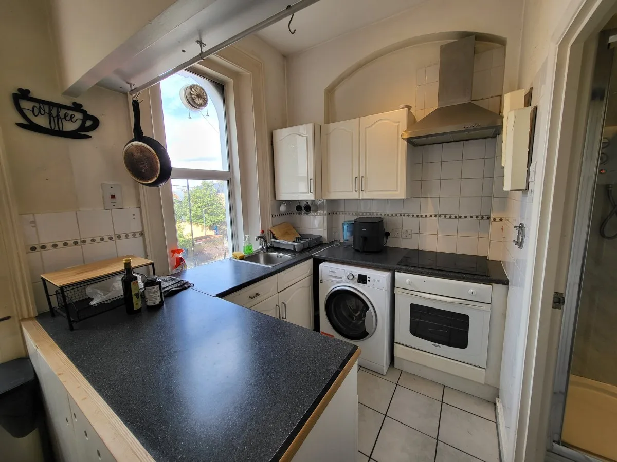 Flat Cherington Road in Greater London