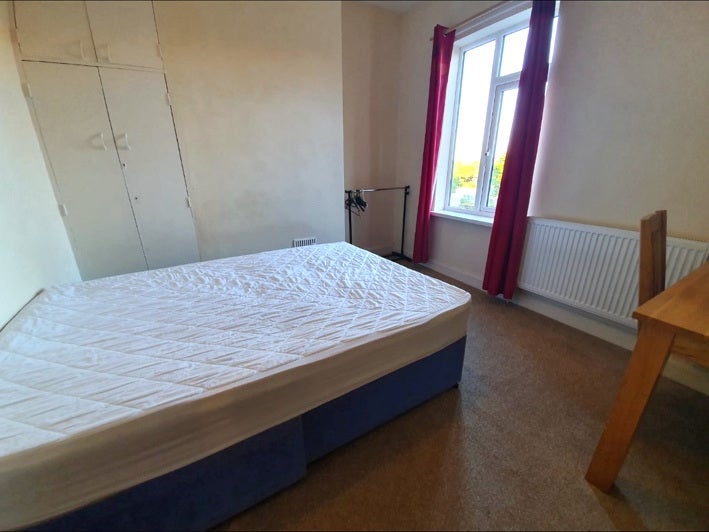 Room Leek Road in Stoke-on-Trent