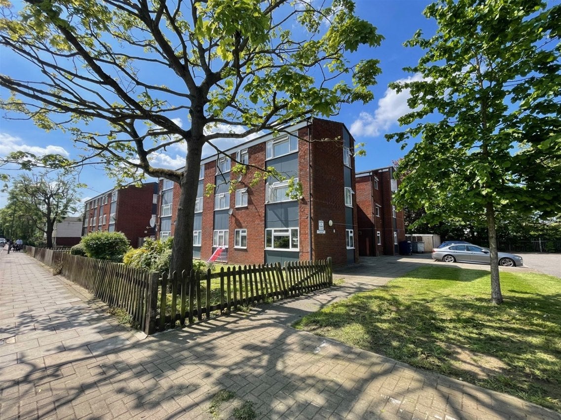 Flat Stuart Avenue in Greater London