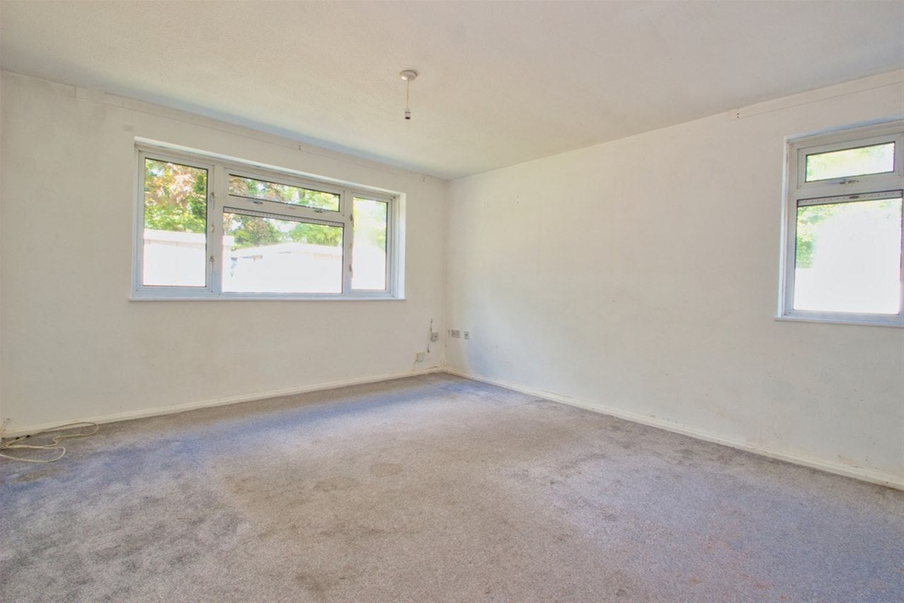 Flat Stuart Avenue in Greater London