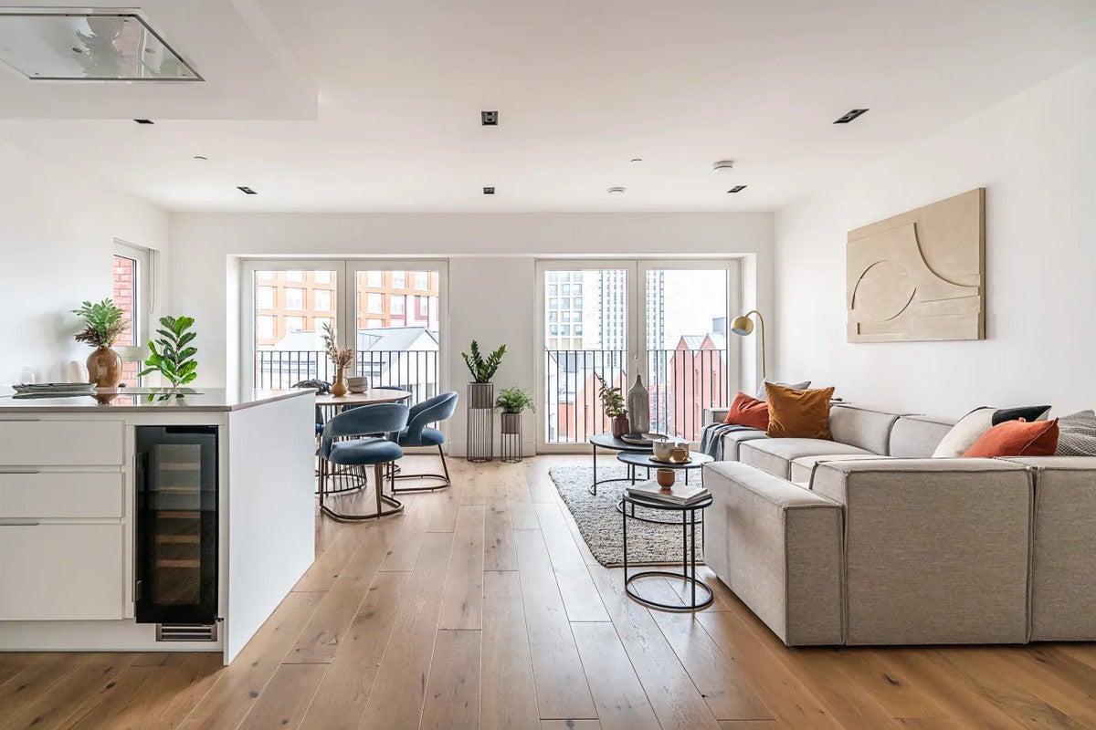 Flat Exchange Gardens in Greater London