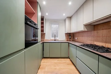 Flat Wyneham Road in Greater London