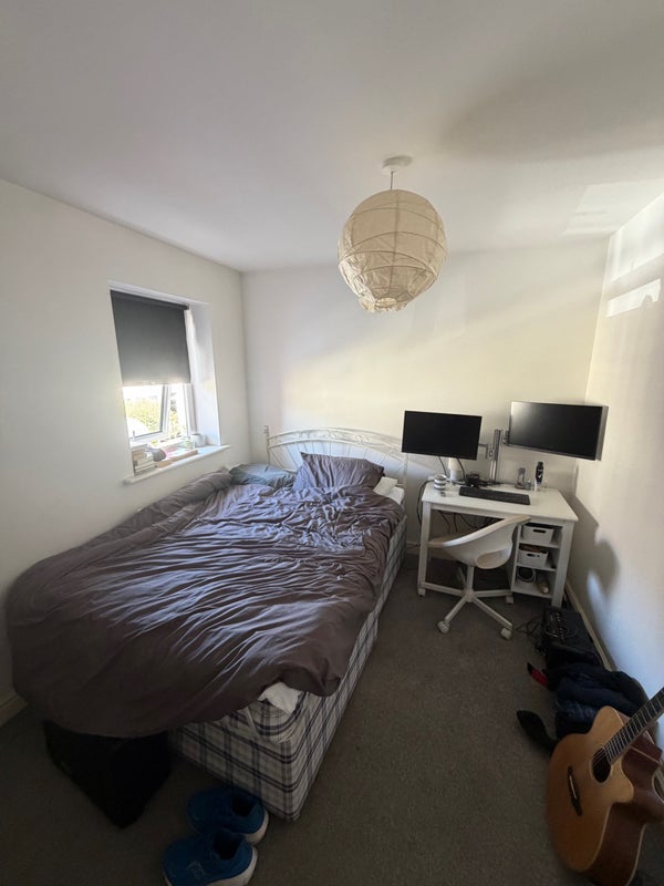 Room Longmead Avenue in Bristol