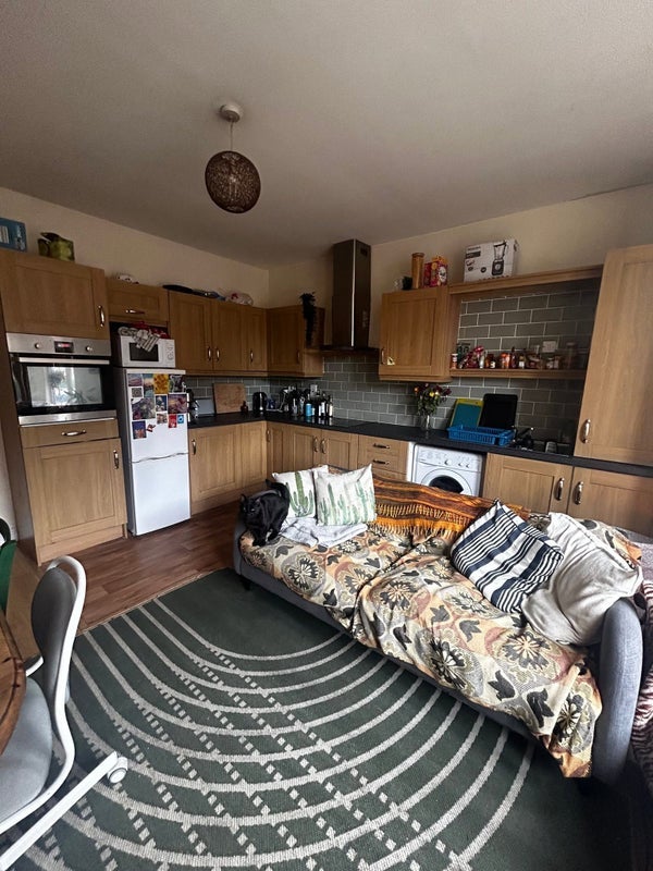 Room Heaton Road in Manchester
