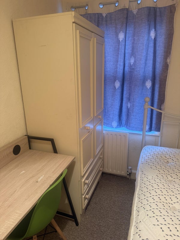 Room Edensor Street in Newcastle-under-Lyme