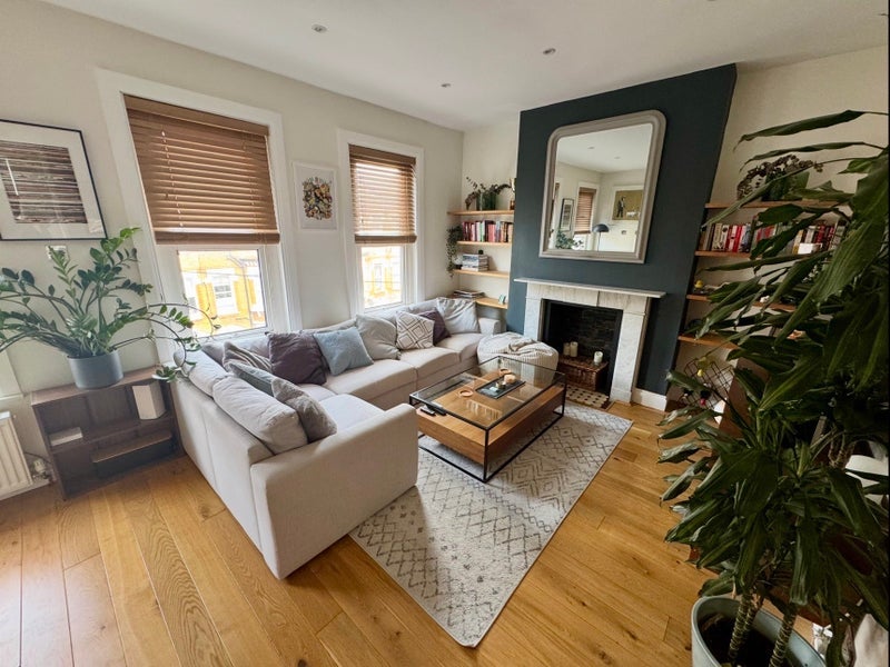 Room Triangle Place in Greater London