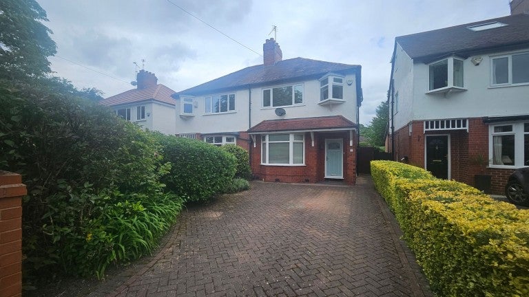 House The Crescent in Bramhall