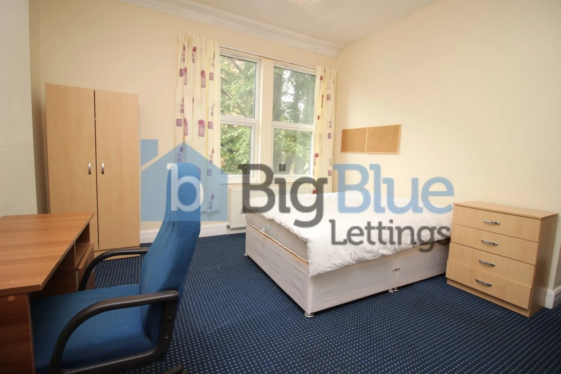 Room Chestnut Place in Leeds