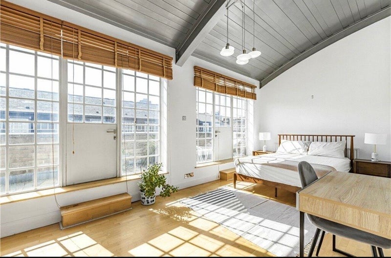 Room Bermondsey Street in Greater London