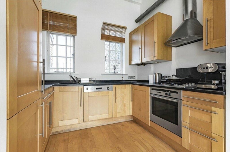 Room Bermondsey Street in Greater London