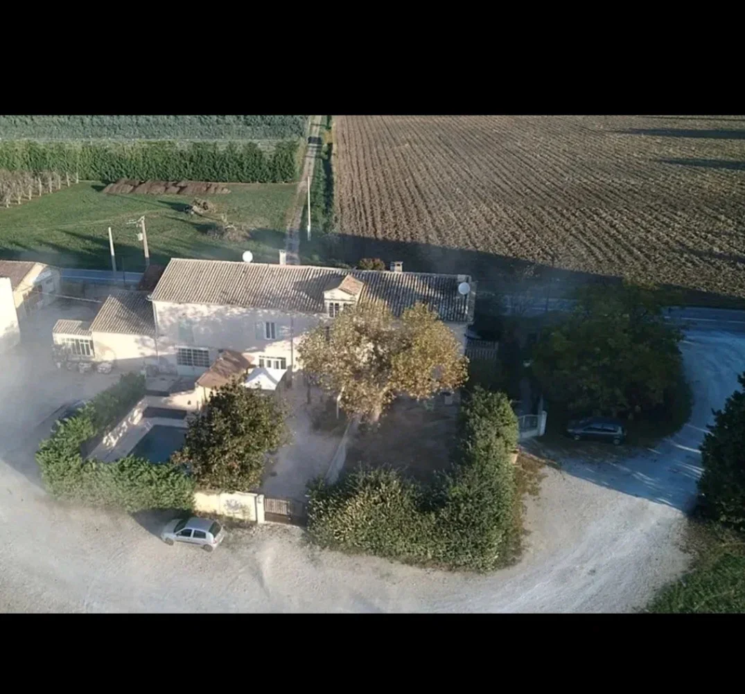 Chambre Lotissement le Clos des Névons à L'Isle-sur-la-Sorgue