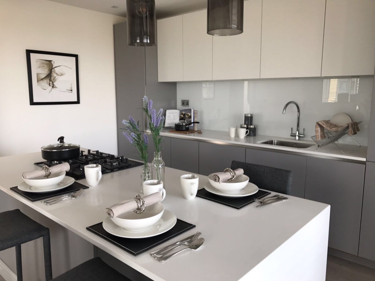 Flat Silvertown Way in Greater London