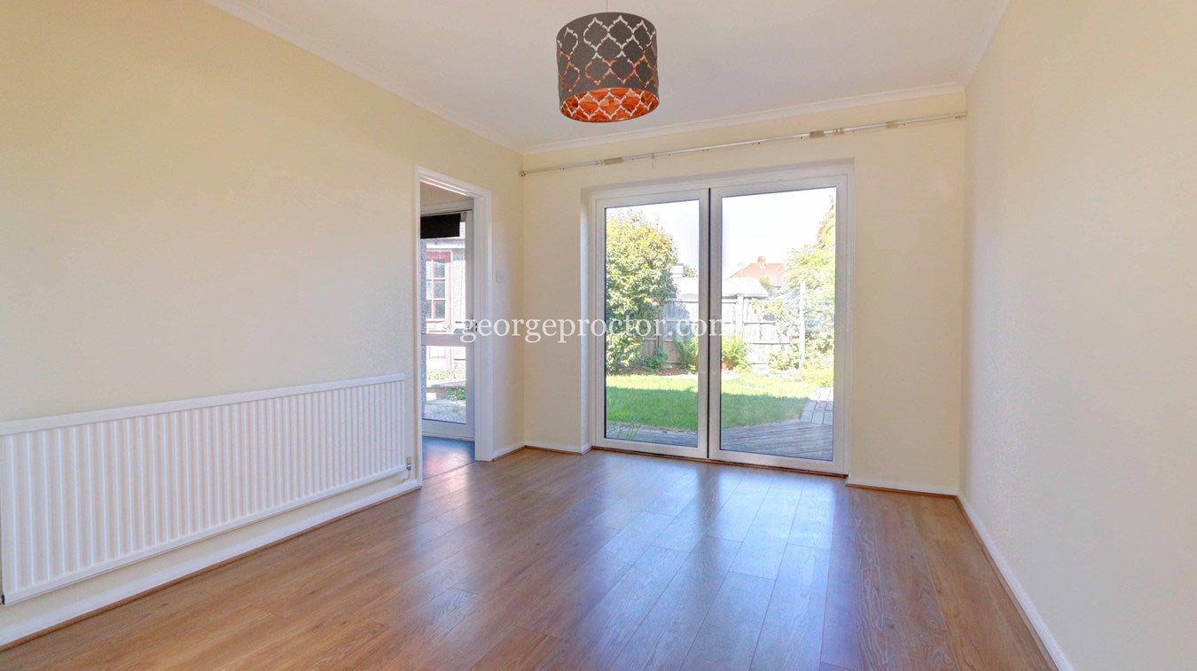 House Shepperton Road in Greater London