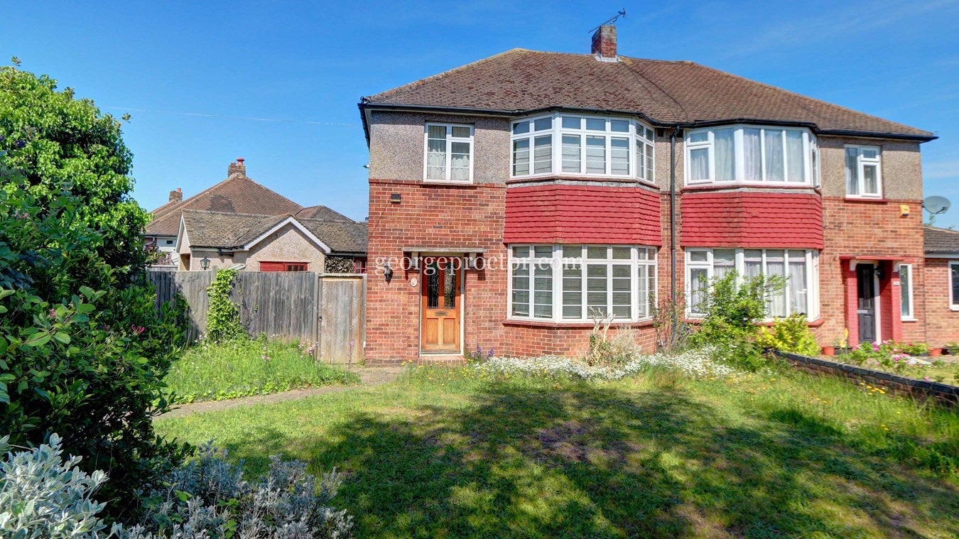 House Shepperton Road in Greater London